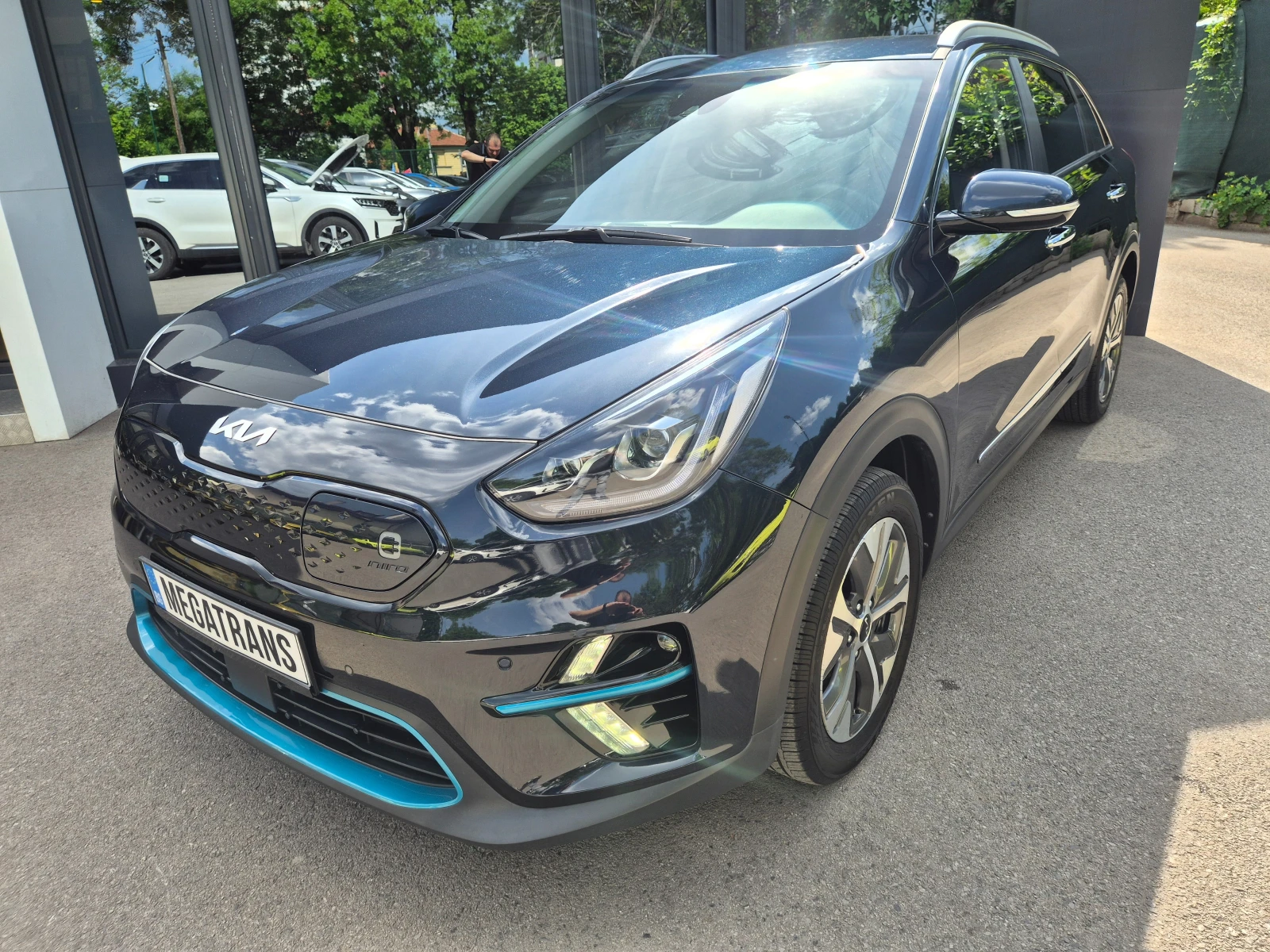 Kia Niro EV 64 kWh Noblesse ГАРАНЦИЯ - Наличнa в БГ, снимка 2 - Автомобили и джипове - 54669669