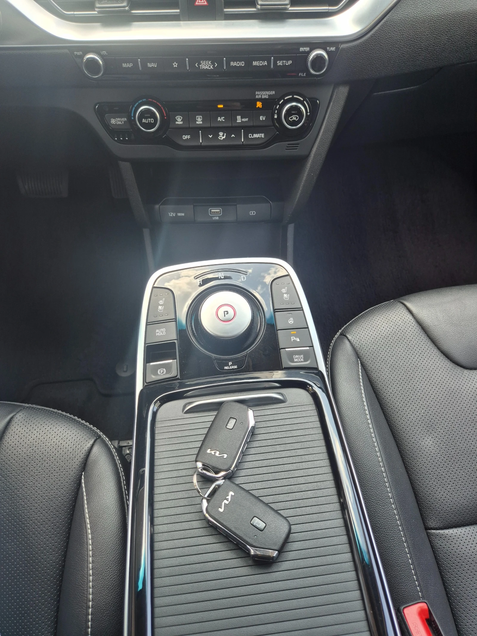 Kia Niro EV 64 kWh Noblesse ГАРАНЦИЯ - Наличнa в БГ, снимка 12 - Автомобили и джипове - 54669669