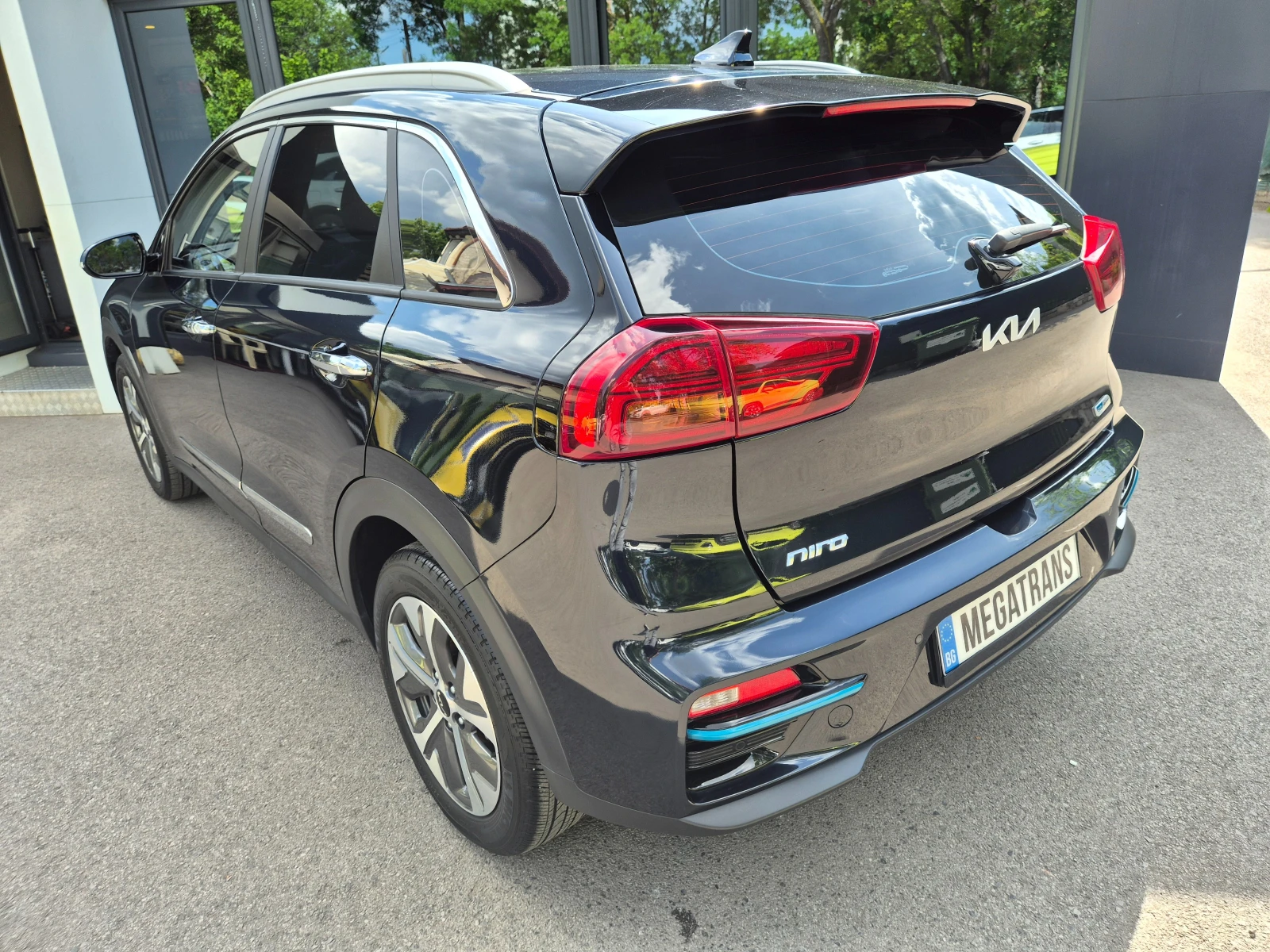 Kia Niro EV 64 kWh Noblesse ГАРАНЦИЯ - Наличнa в БГ, снимка 3 - Автомобили и джипове - 54669669