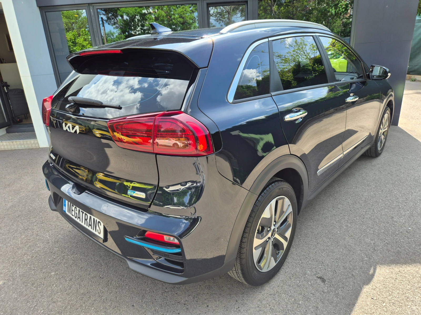 Kia Niro EV 64 kWh Noblesse ГАРАНЦИЯ - Наличнa в БГ, снимка 4 - Автомобили и джипове - 54669669