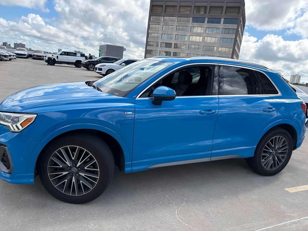 Audi Q3 * Progressiv * CARFAX * БЕЗ ПЪРВОНАЧАЛНА ВНОСКА, снимка 2 - Автомобили и джипове - 56207952