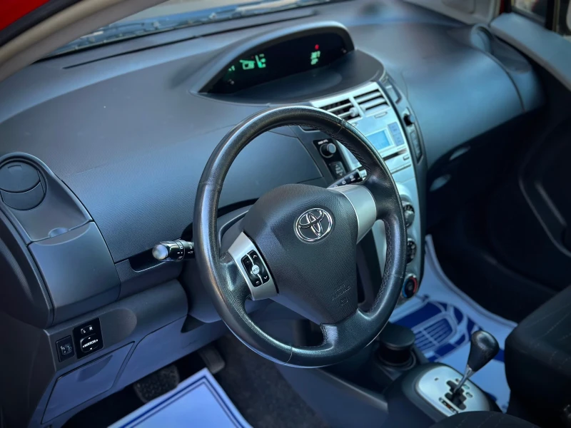 Toyota Yaris 1.3 VVT-i * AUTOMAT* , снимка 8 - Автомобили и джипове - 47350640