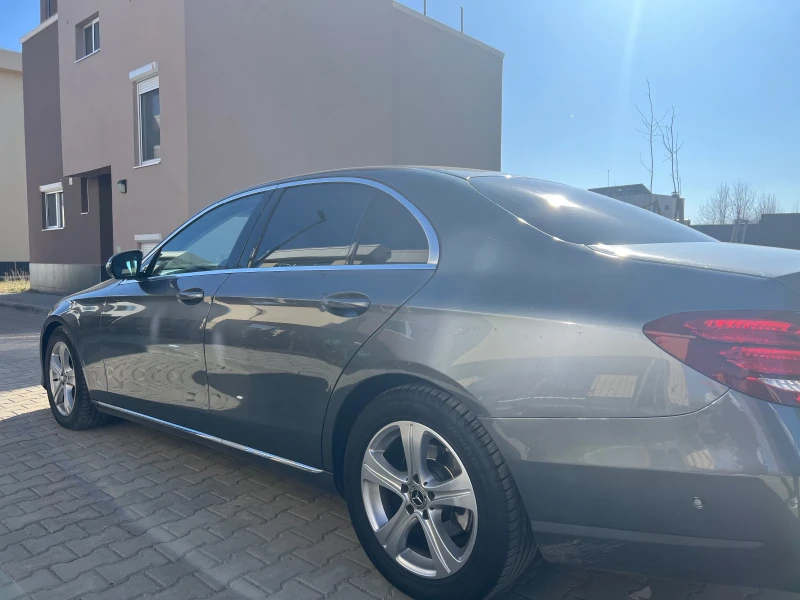 Mercedes-Benz E 220, снимка 4 - Автомобили и джипове - 48302366