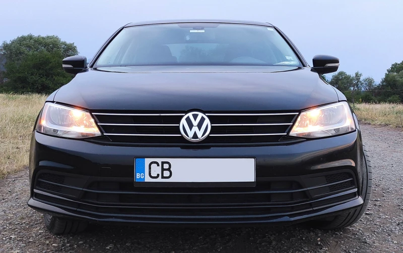 VW Jetta 1.8 TURBO, снимка 2 - Автомобили и джипове - 48876888