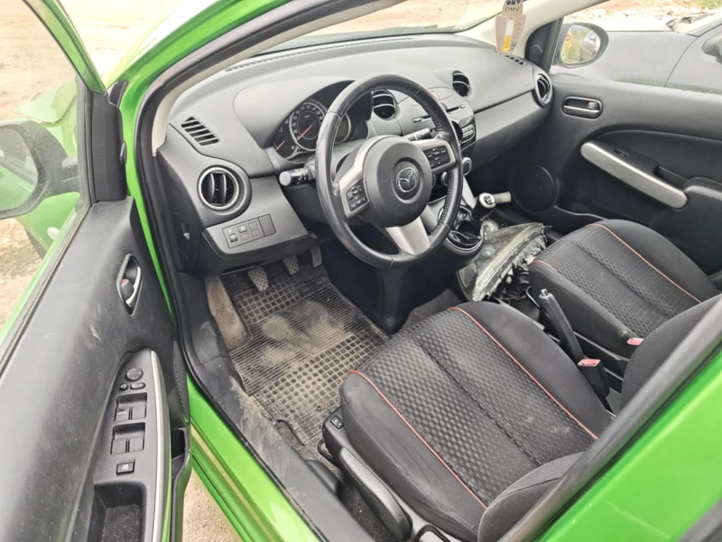 Mazda 2 1.5, снимка 5 - Автомобили и джипове - 51847246