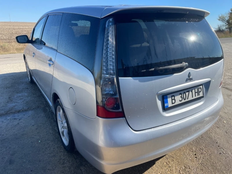 Mitsubishi Grandis 2.4 MIVEC, снимка 7 - Автомобили и джипове - 51979883