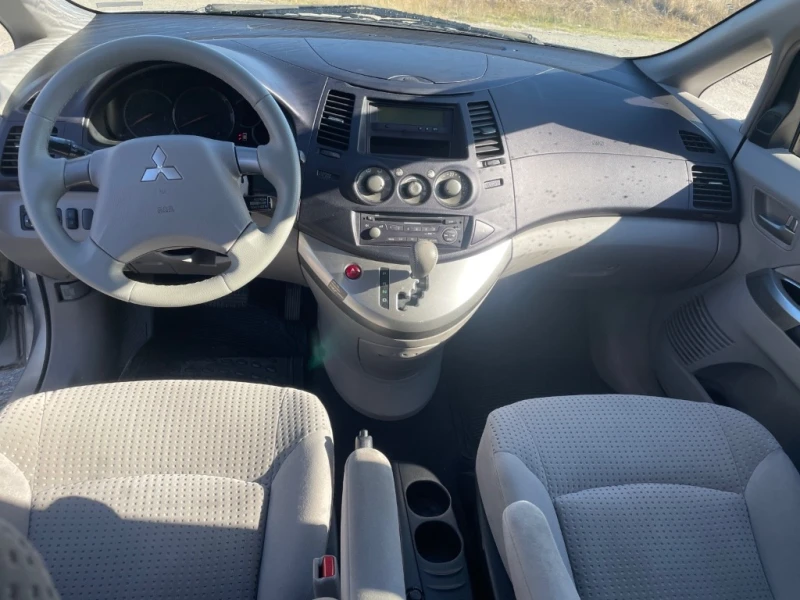 Mitsubishi Grandis 2.4 MIVEC, снимка 12 - Автомобили и джипове - 51979883