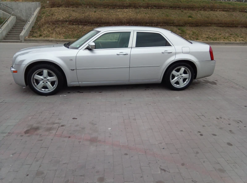 Chrysler 300c 5.7 HEMI, снимка 2 - Автомобили и джипове - 52396165