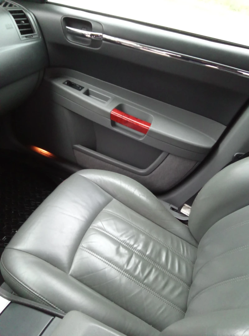 Chrysler 300c 5.7 HEMI, снимка 9 - Автомобили и джипове - 52396165