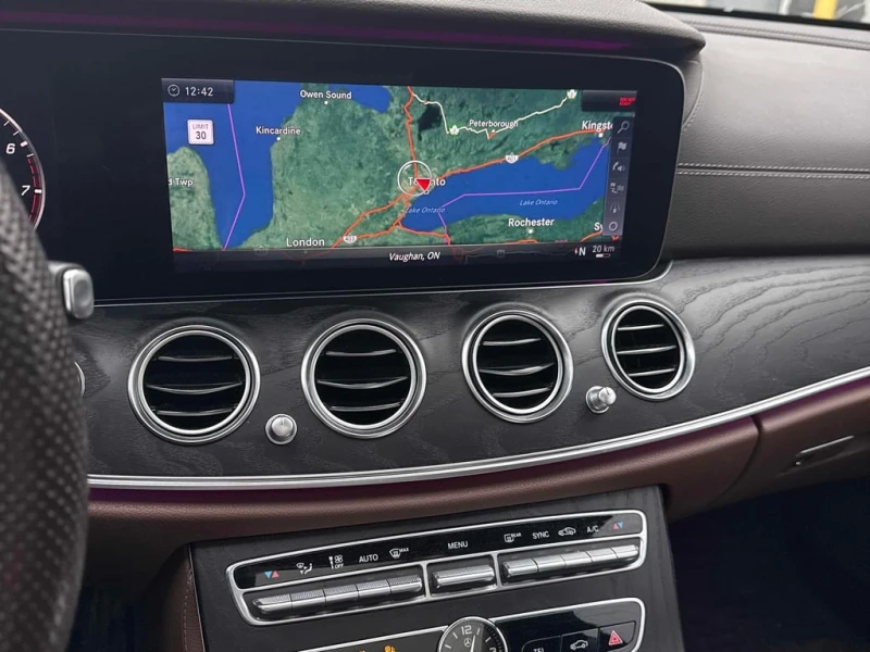 Mercedes-Benz E 300 2018 * CARFAX * БЕЗ ПЪРВОНАЧАЛНА ВНОСКА, снимка 9 - Автомобили и джипове - 52830633