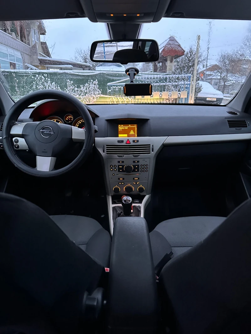 Opel Astra 1.9 CDTI, снимка 10 - Автомобили и джипове - 53052796