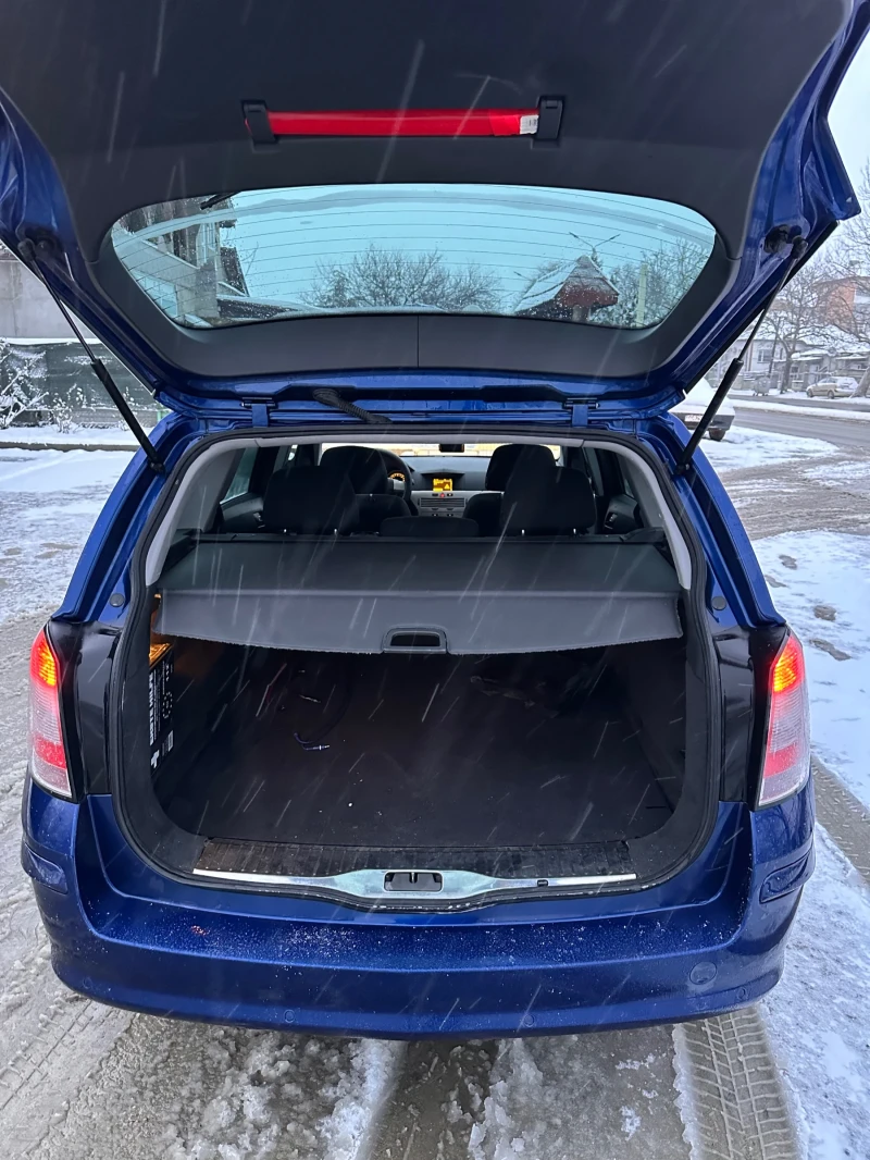 Opel Astra 1.9 CDTI, снимка 11 - Автомобили и джипове - 53052796