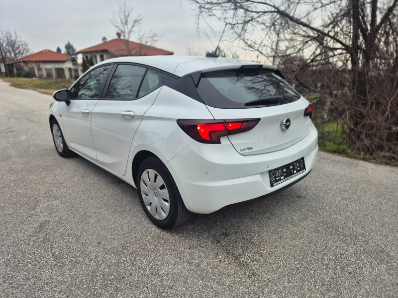 Opel Astra 1.5D/20г., снимка 5 - Автомобили и джипове - 53193199