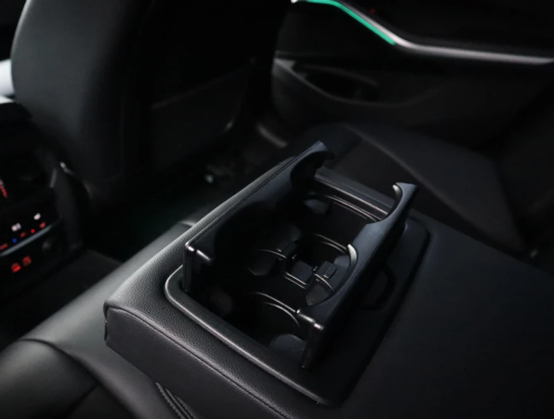 BMW 320 d/SportLine/Virtual/Подгрев/Амбиент/PDC/Active Gua, снимка 14 - Автомобили и джипове - 53394504