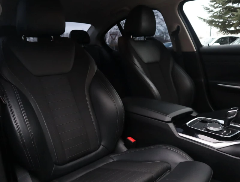 BMW 320 d/SportLine/Virtual/Подгрев/Амбиент/PDC/Active Gua, снимка 8 - Автомобили и джипове - 53394504