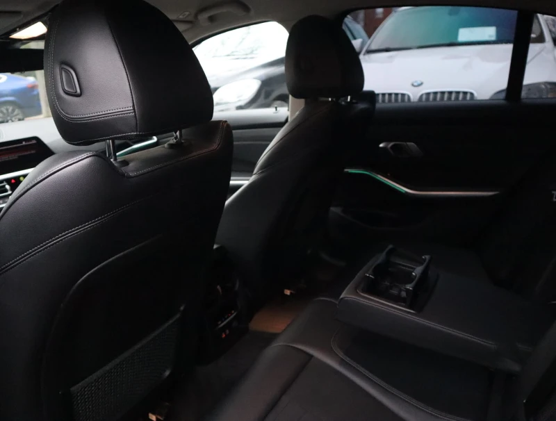 BMW 320 d/SportLine/Virtual/Подгрев/Амбиент/PDC/Active Gua, снимка 15 - Автомобили и джипове - 53394504