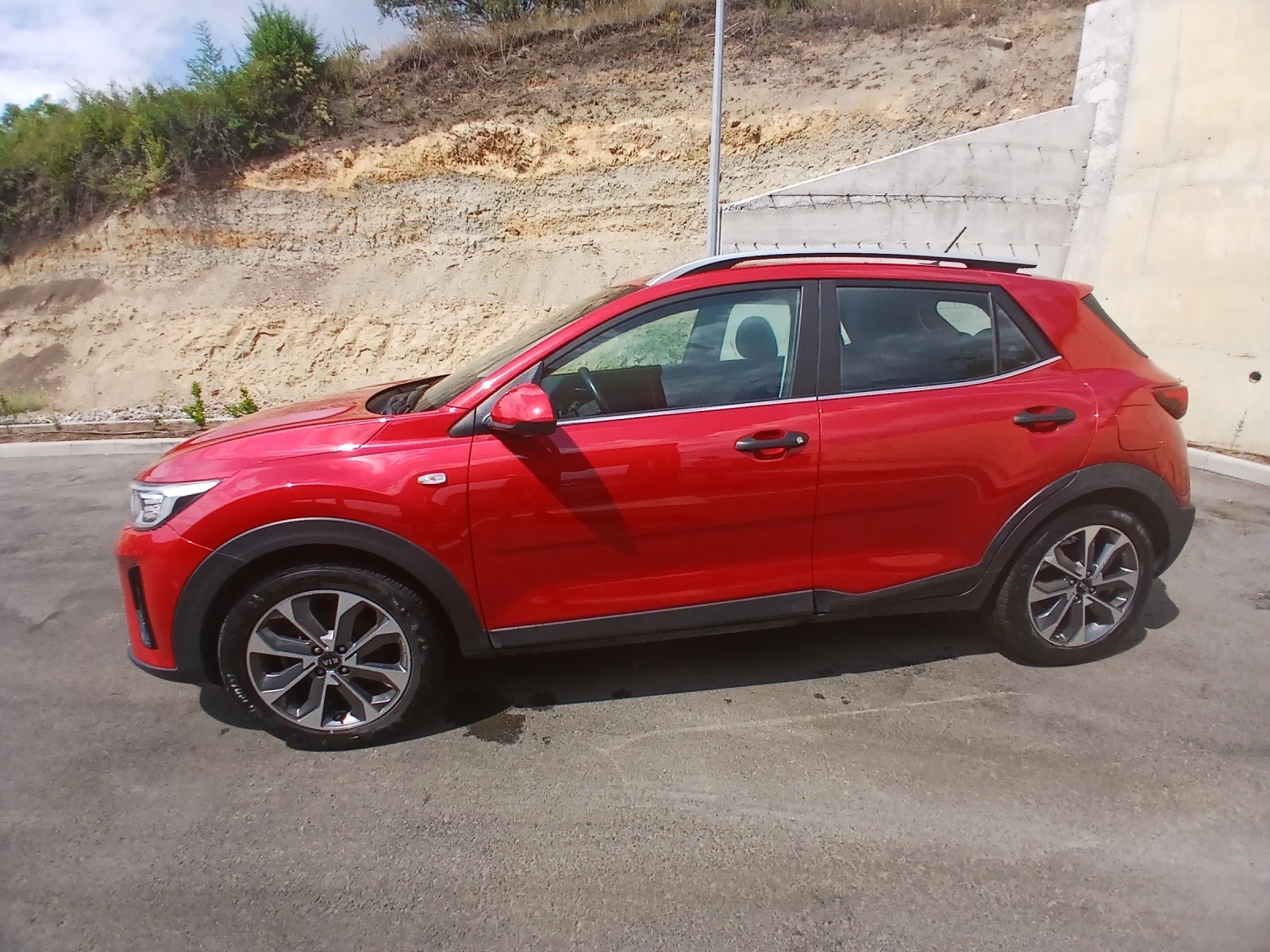 Kia Stonic, снимка 2 - Автомобили и джипове - 50382848