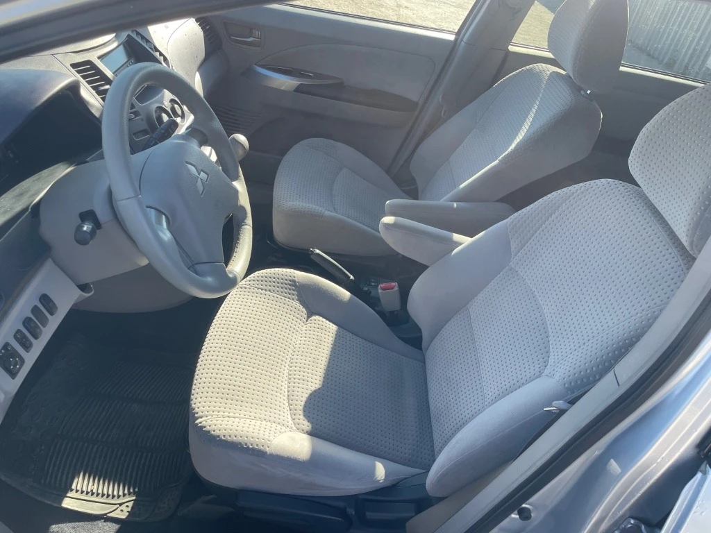 Mitsubishi Grandis 2.4 MIVEC - изображение 10