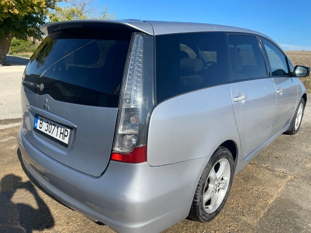 Mitsubishi Grandis 2.4 MIVEC - изображение 8