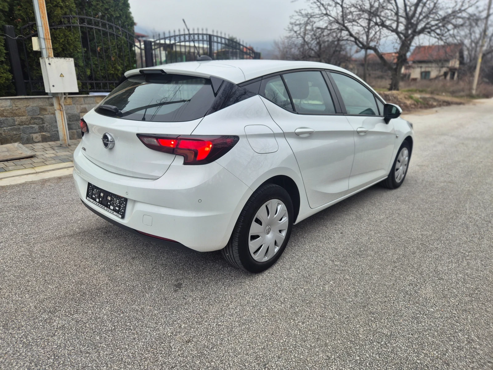 Opel Astra 1.5D/20г. - изображение 4