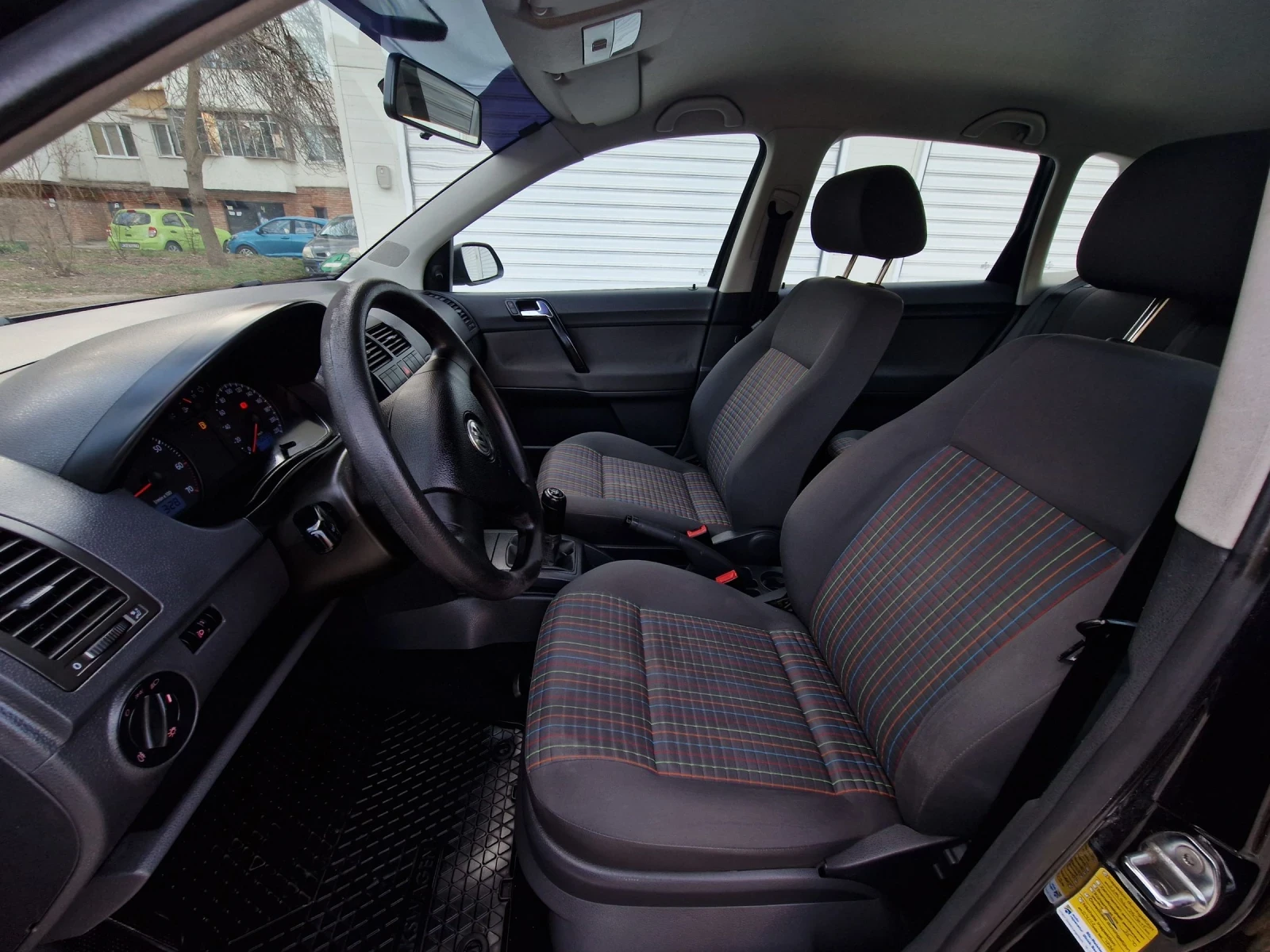 VW Polo 1.4i 80к.с., снимка 10 - Автомобили и джипове - 53806940