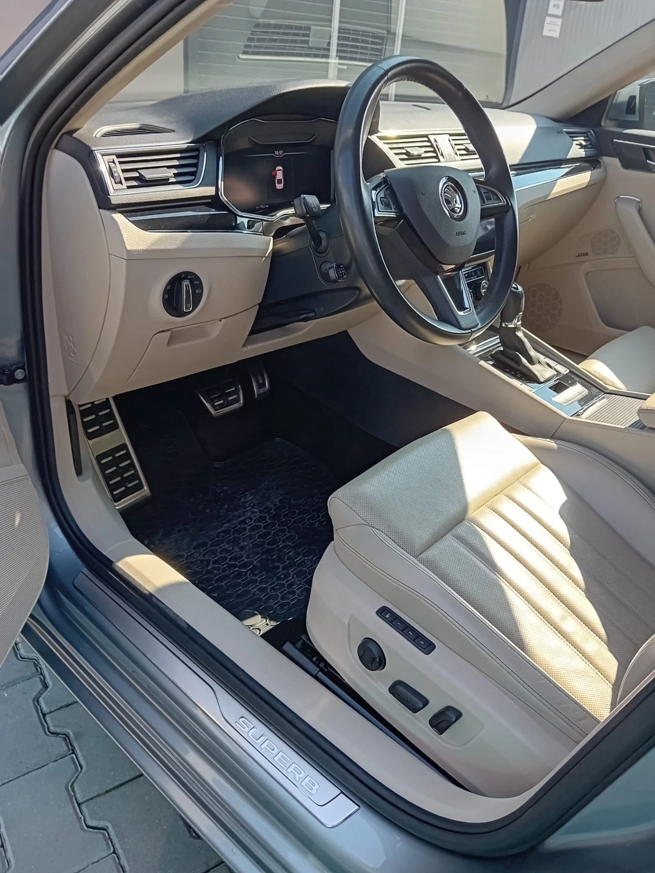 Skoda Superb, снимка 6 - Автомобили и джипове - 53950565