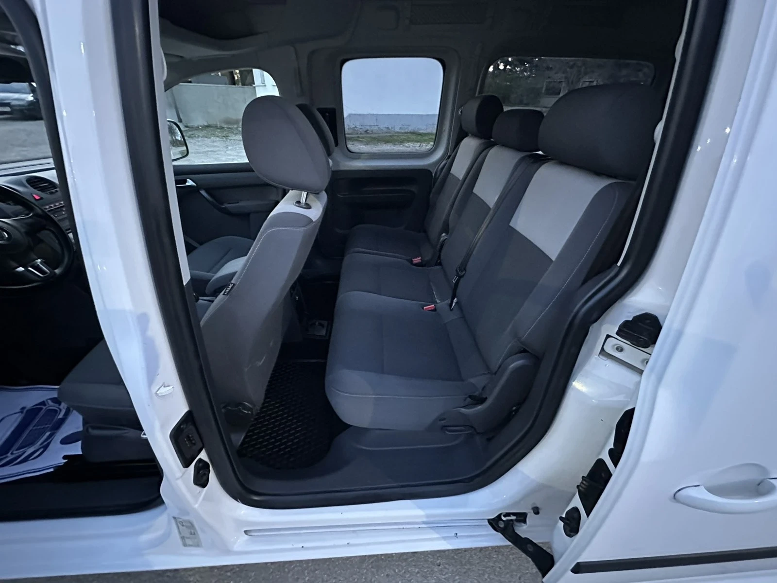 VW Caddy 2.0 TDI LIFE макси база, снимка 8 - Автомобили и джипове - 54160216