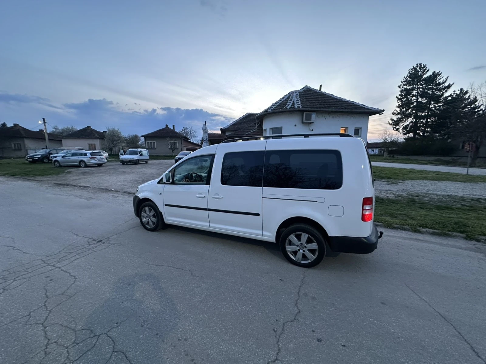 VW Caddy 2.0 TDI LIFE макси база, снимка 3 - Автомобили и джипове - 54160216