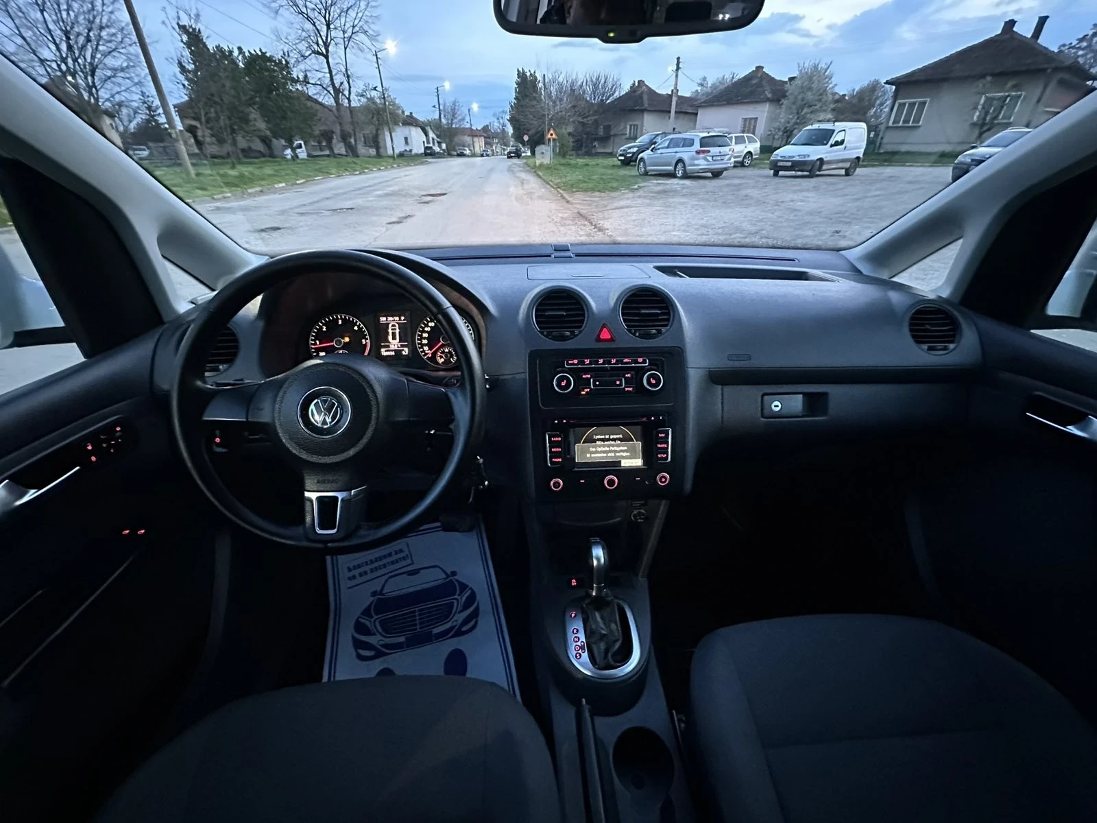 VW Caddy 2.0 TDI LIFE макси база, снимка 9 - Автомобили и джипове - 54160216