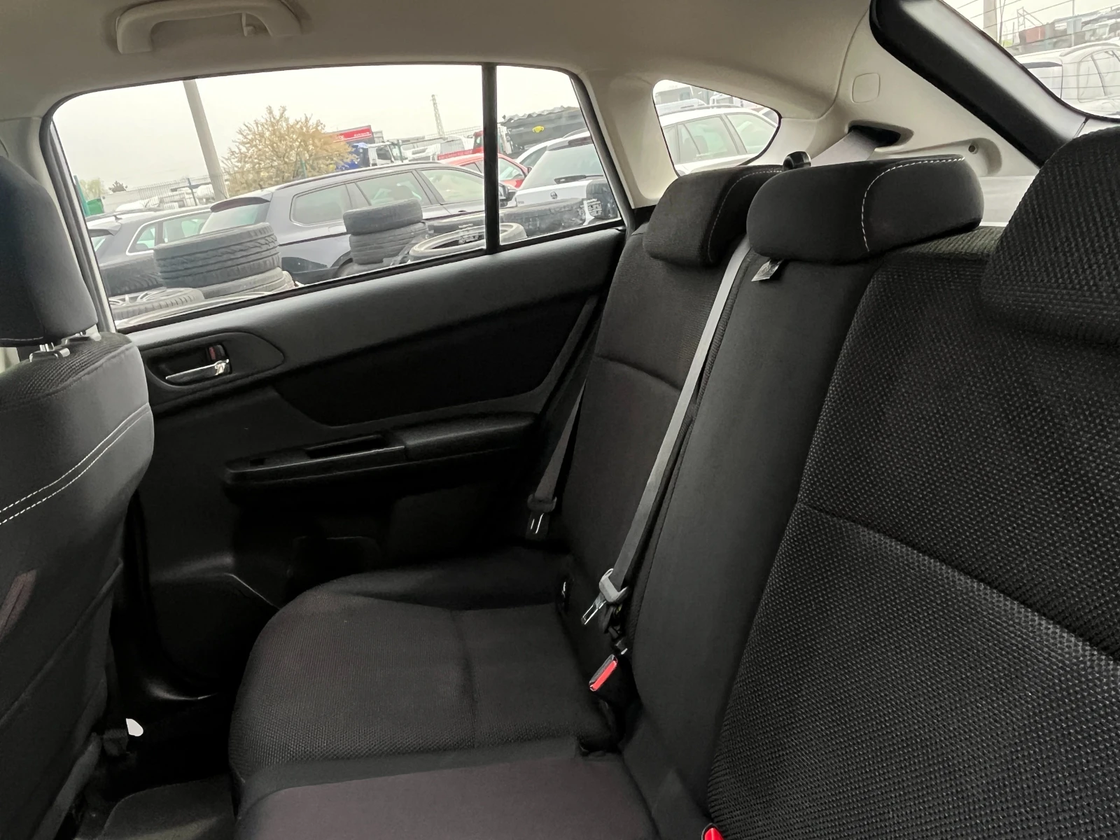 Subaru XV 2.0i АВТОМАТИК, снимка 10 - Автомобили и джипове - 54210343