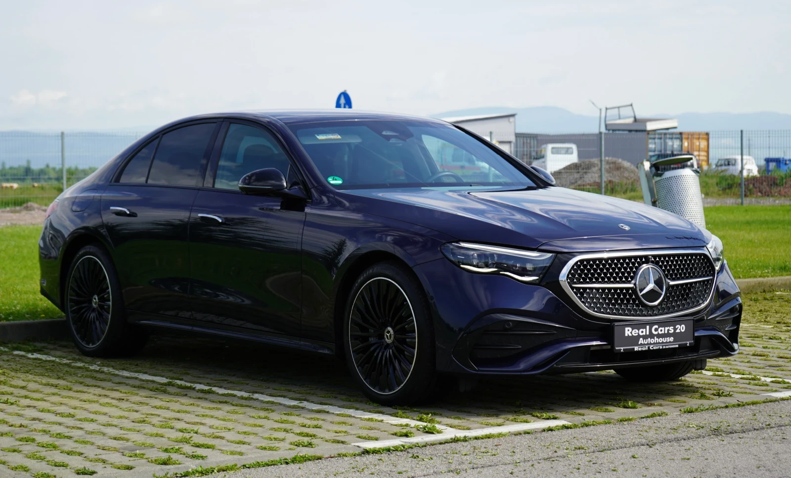 Mercedes-Benz E 300 е PLUG IN * 4М* AMG* HYPERSCREЕN* 360* BURMESTER, снимка 3 - Автомобили и джипове - 54759152