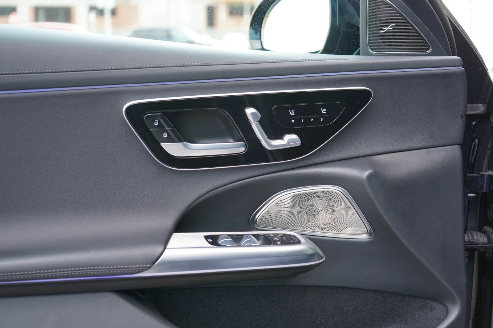 Mercedes-Benz E 300 е PLUG IN * 4М* AMG* HYPERSCREЕN* 360* BURMESTER, снимка 7 - Автомобили и джипове - 54759152