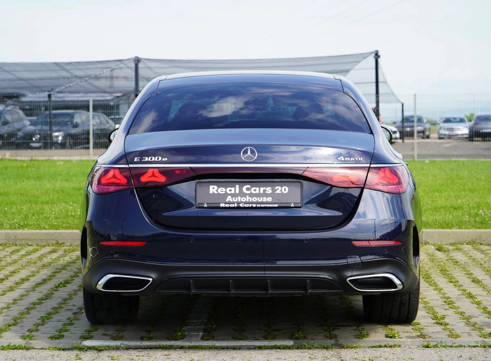 Mercedes-Benz E 300 е PLUG IN * 4М* AMG* HYPERSCREЕN* 360* BURMESTER, снимка 5 - Автомобили и джипове - 54759152