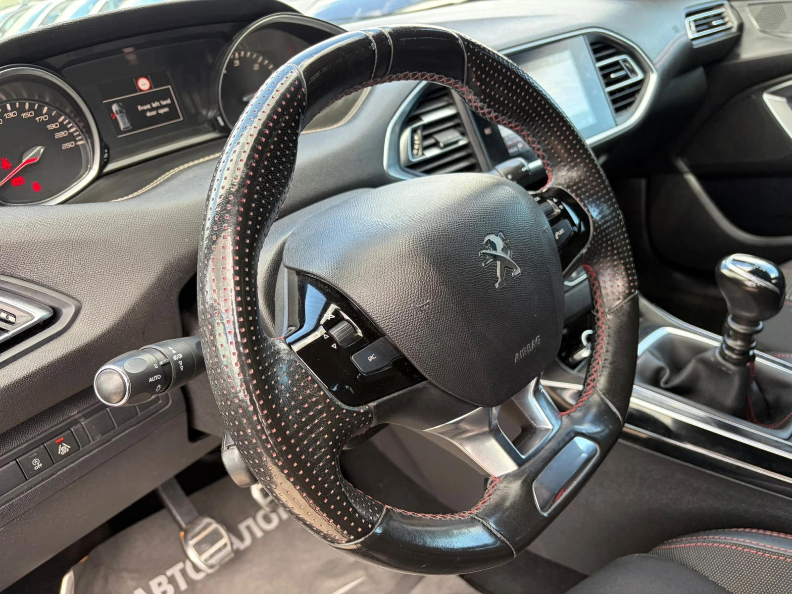 Peugeot 308 GTline 1.5BLUEhdi CAMERA KEY LESS GO CAR PLAY, снимка 9 - Автомобили и джипове - 54974316