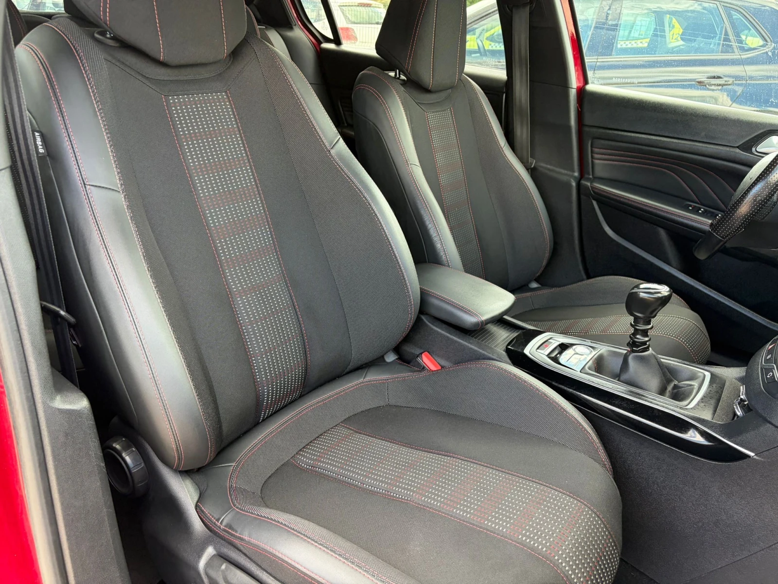 Peugeot 308 GTline 1.5BLUEhdi CAMERA KEY LESS GO CAR PLAY, снимка 11 - Автомобили и джипове - 54974316