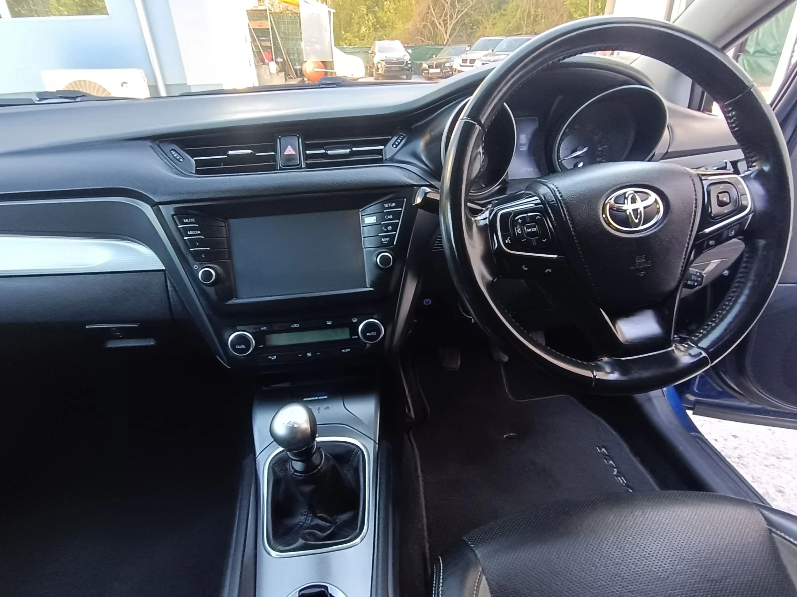 Toyota Avensis 1.6 D4D 112 кс  1WW , снимка 11 - Автомобили и джипове - 55141713