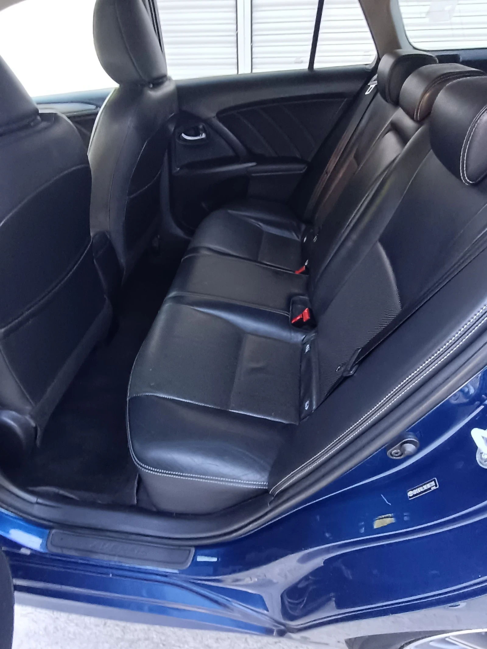 Toyota Avensis 1.6 D4D 112 кс  1WW , снимка 13 - Автомобили и джипове - 55141713