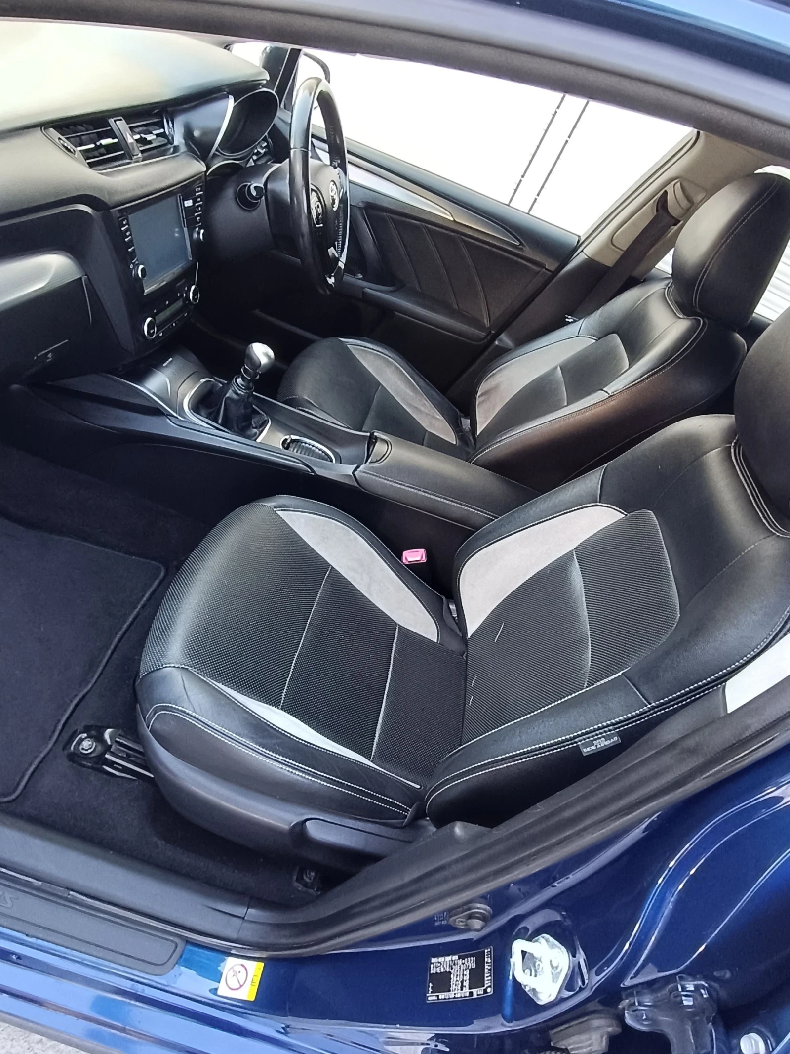 Toyota Avensis 1.6 D4D 112 кс  1WW , снимка 15 - Автомобили и джипове - 55141713