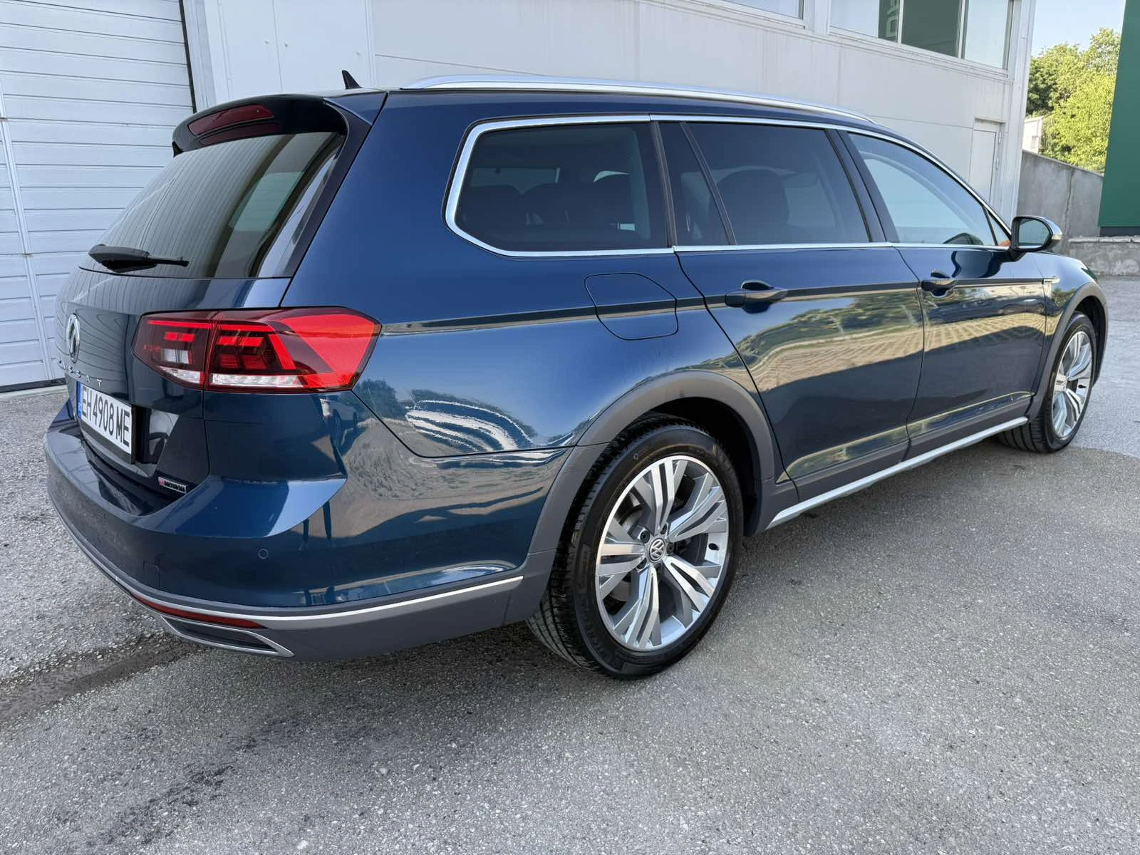 VW Passat Alltrack Facelift, снимка 3 - Автомобили и джипове - 55305379