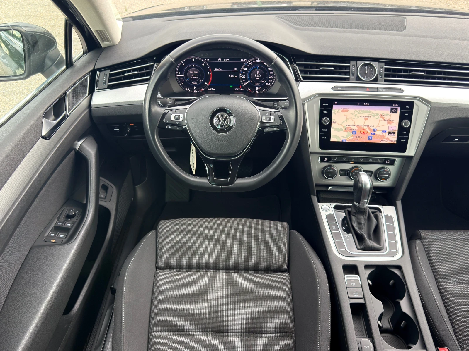 VW Passat 2.0ТДИ * камера* Лед Фарове* * Дигитален Километра, снимка 12 - Автомобили и джипове - 55267528