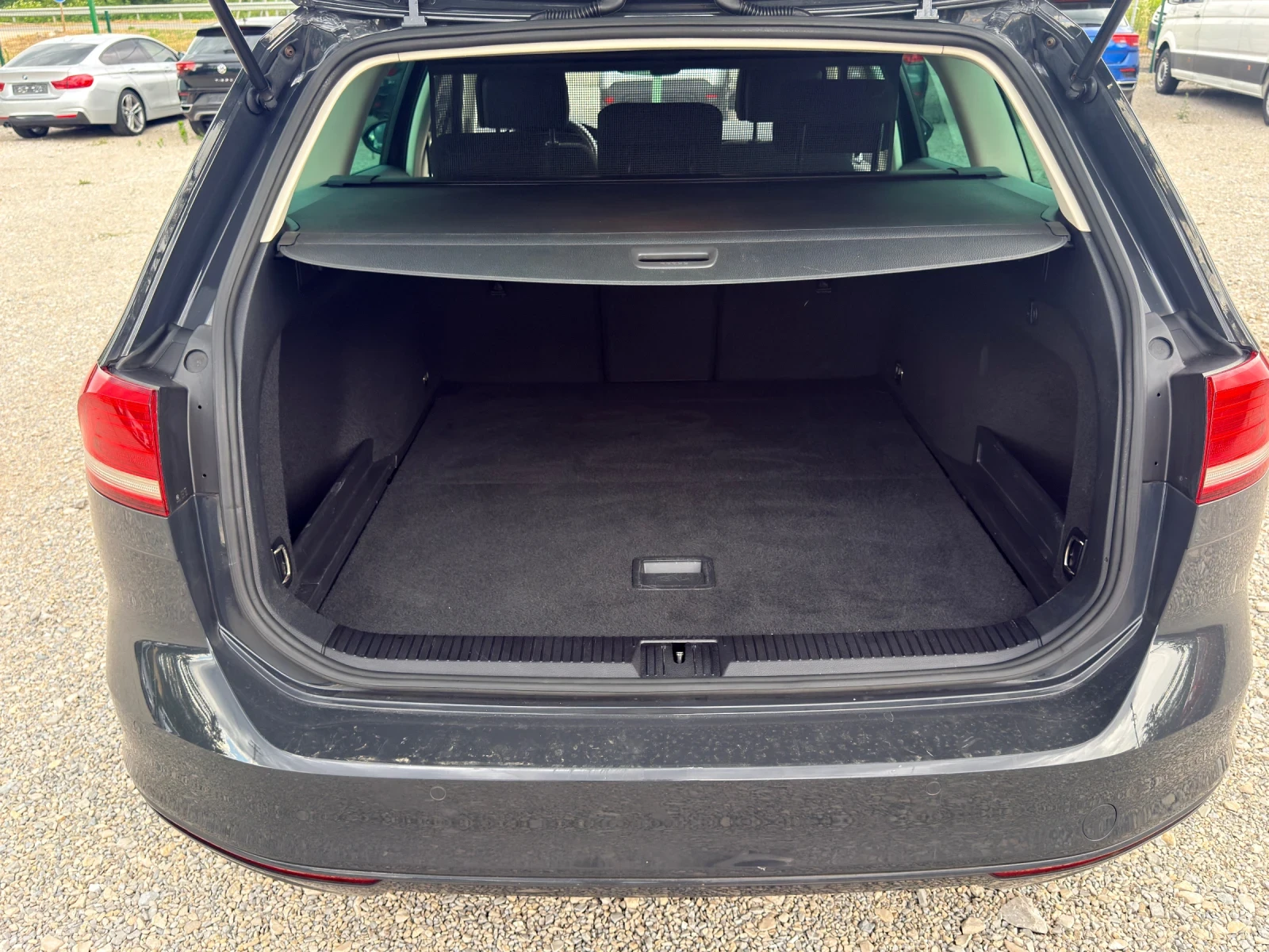 VW Passat 2.0ТДИ * камера* Лед Фарове* * Дигитален Километра, снимка 16 - Автомобили и джипове - 55267528