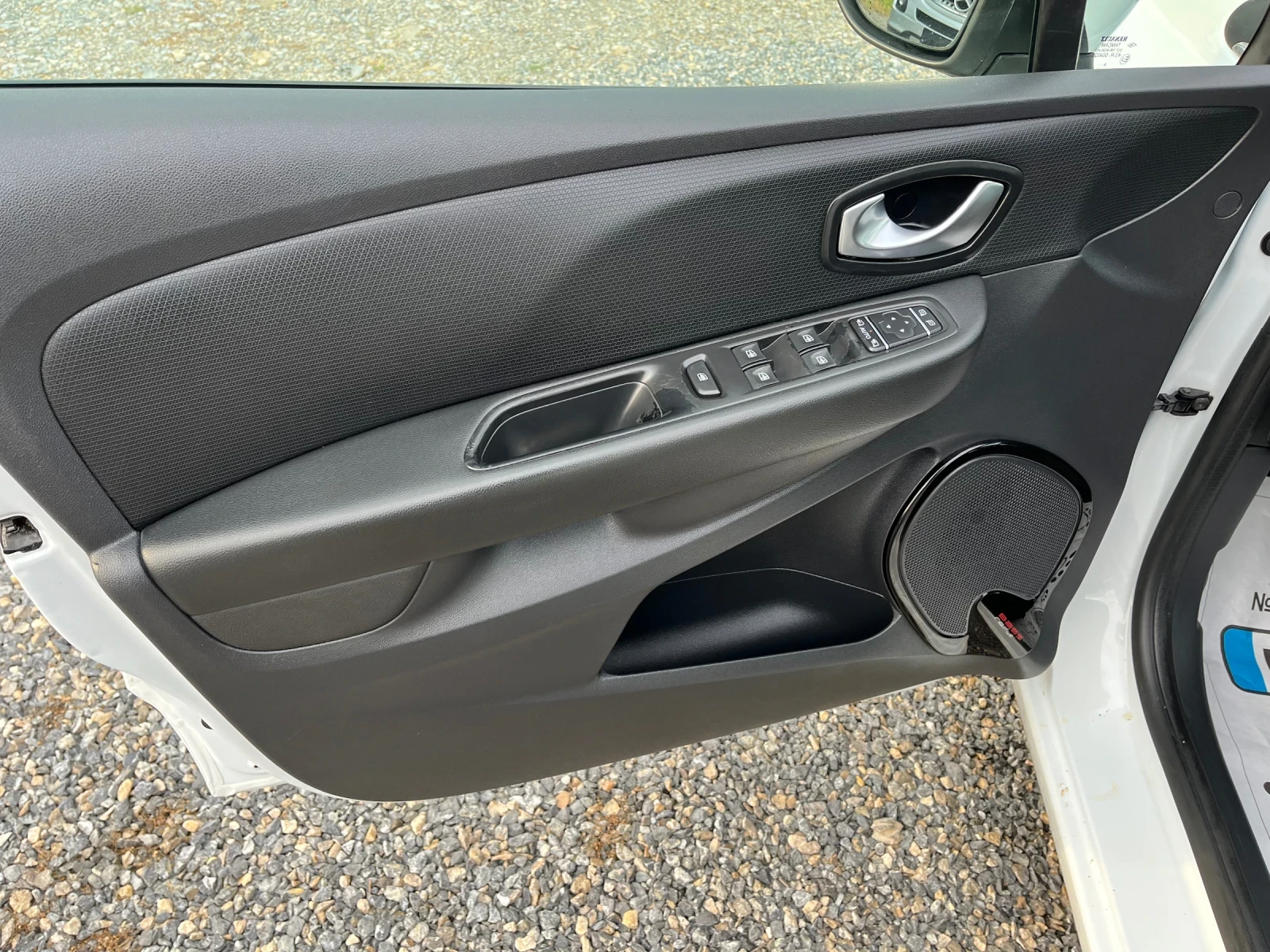 Renault Clio 1.5DCi Euro6 /Navi/Led, снимка 12 - Автомобили и джипове - 55318745