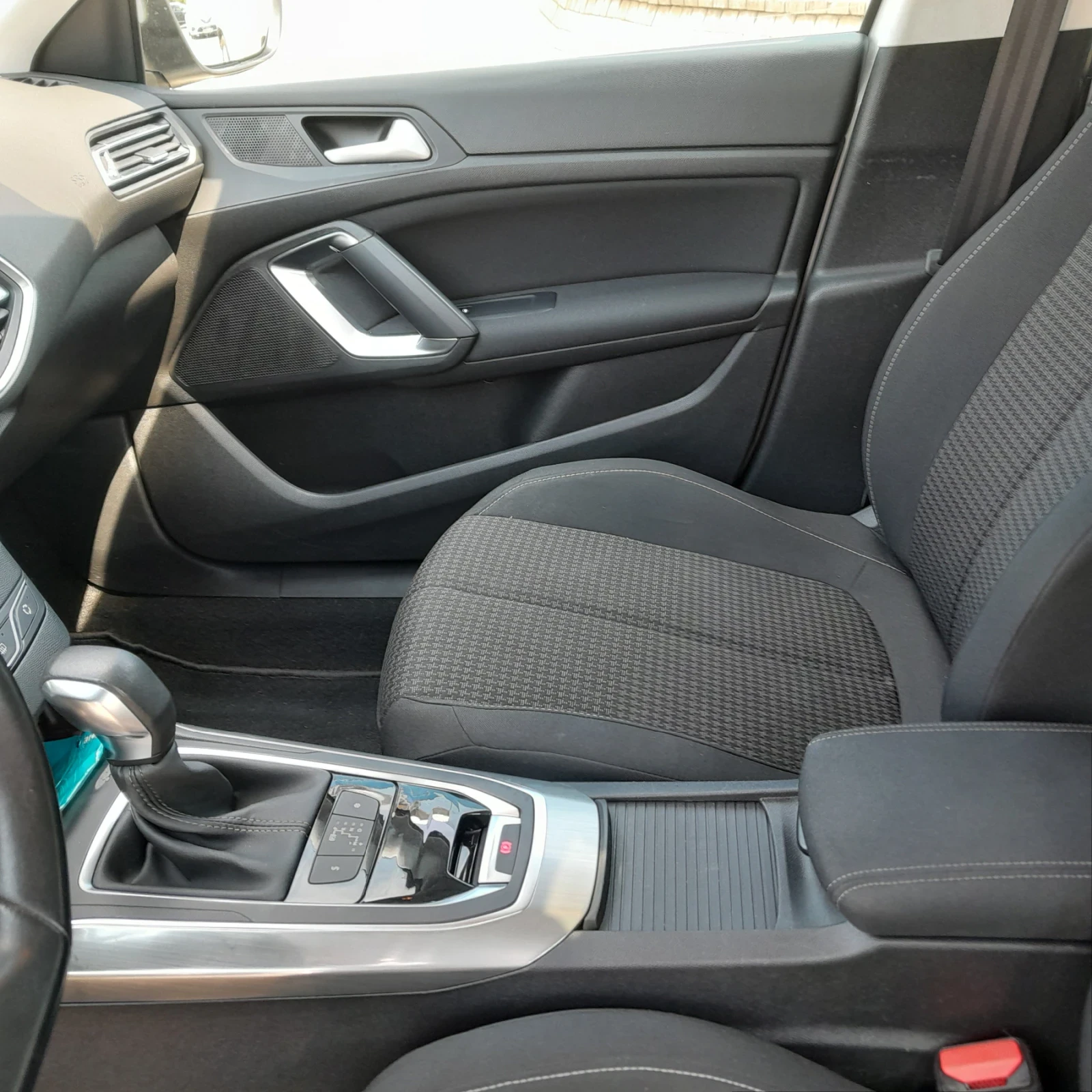 Peugeot 308 1.5 blueHDI 130кс, снимка 8 - Автомобили и джипове - 55678368