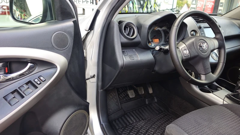 Toyota Rav4 2.2 D4D 136k.НАВИГАЦИЯ= 4?4 = 6скорости, снимка 11 - Автомобили и джипове - 52600780