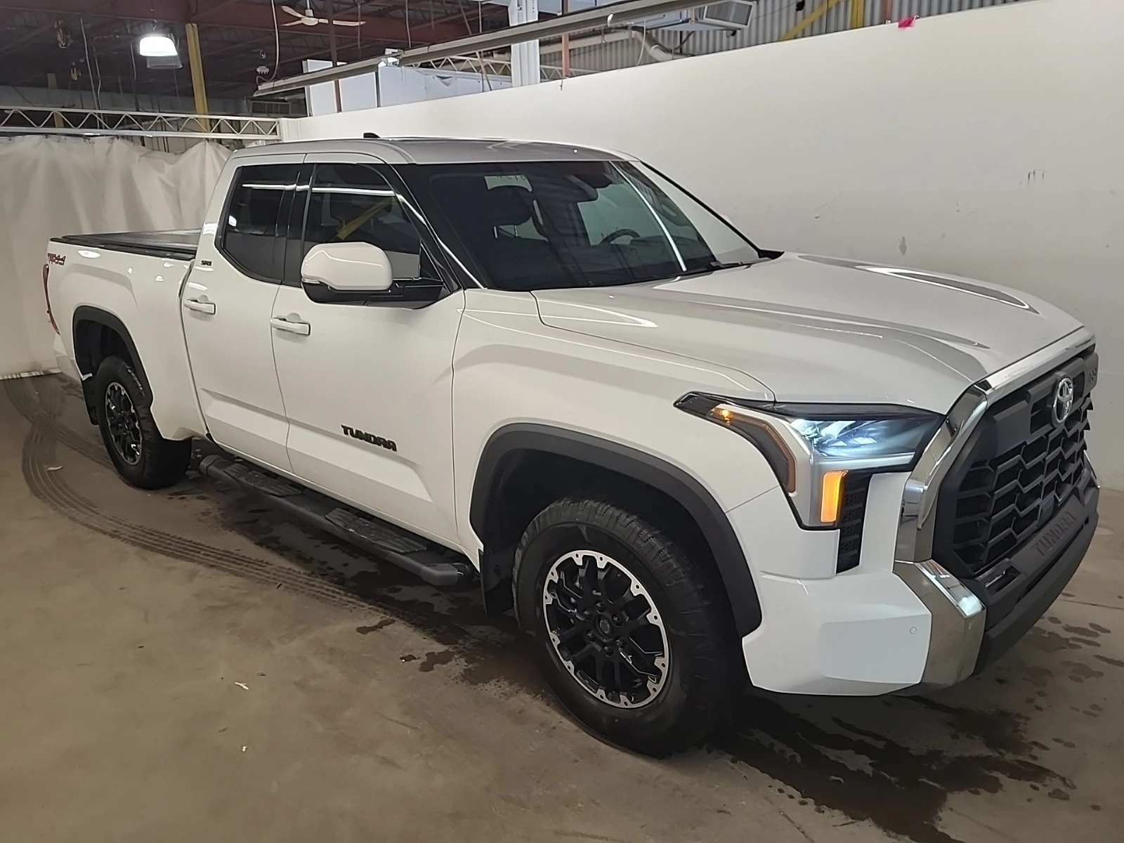 Toyota Tundra 4WD SR5 Double Cab, снимка 2 - Автомобили и джипове - 54477151