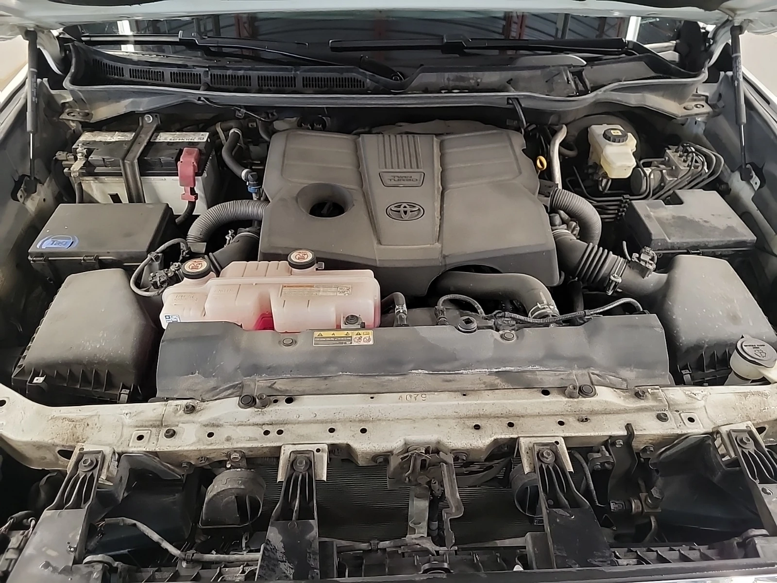 Toyota Tundra 4WD SR5 Double Cab, снимка 10 - Автомобили и джипове - 54477151