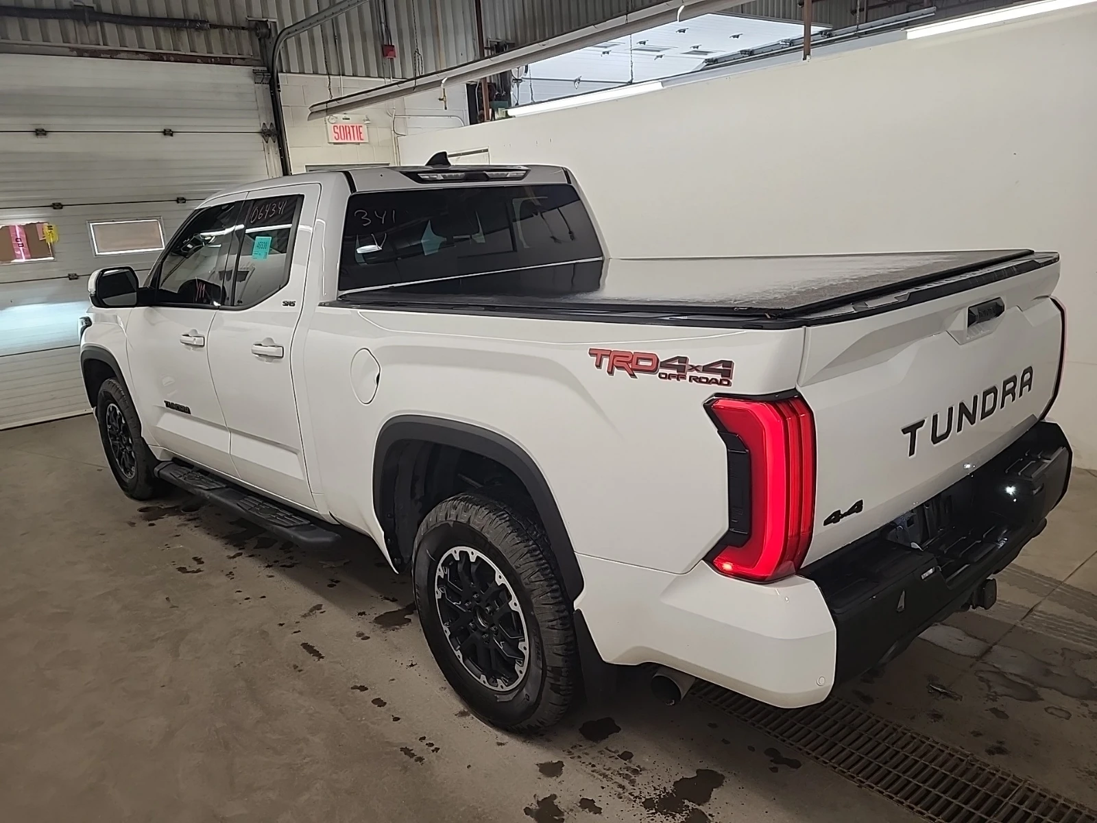 Toyota Tundra 4WD SR5 Double Cab, снимка 6 - Автомобили и джипове - 54477151
