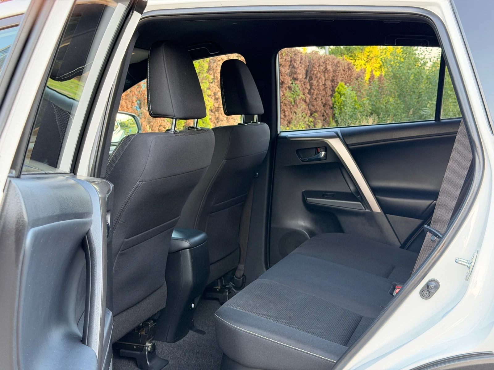 Toyota Rav4 FACE-2.5HYBRID-KEYLESS-КАМЕРА-УНИКАЛНА-2018Г, снимка 12 - Автомобили и джипове - 54703510