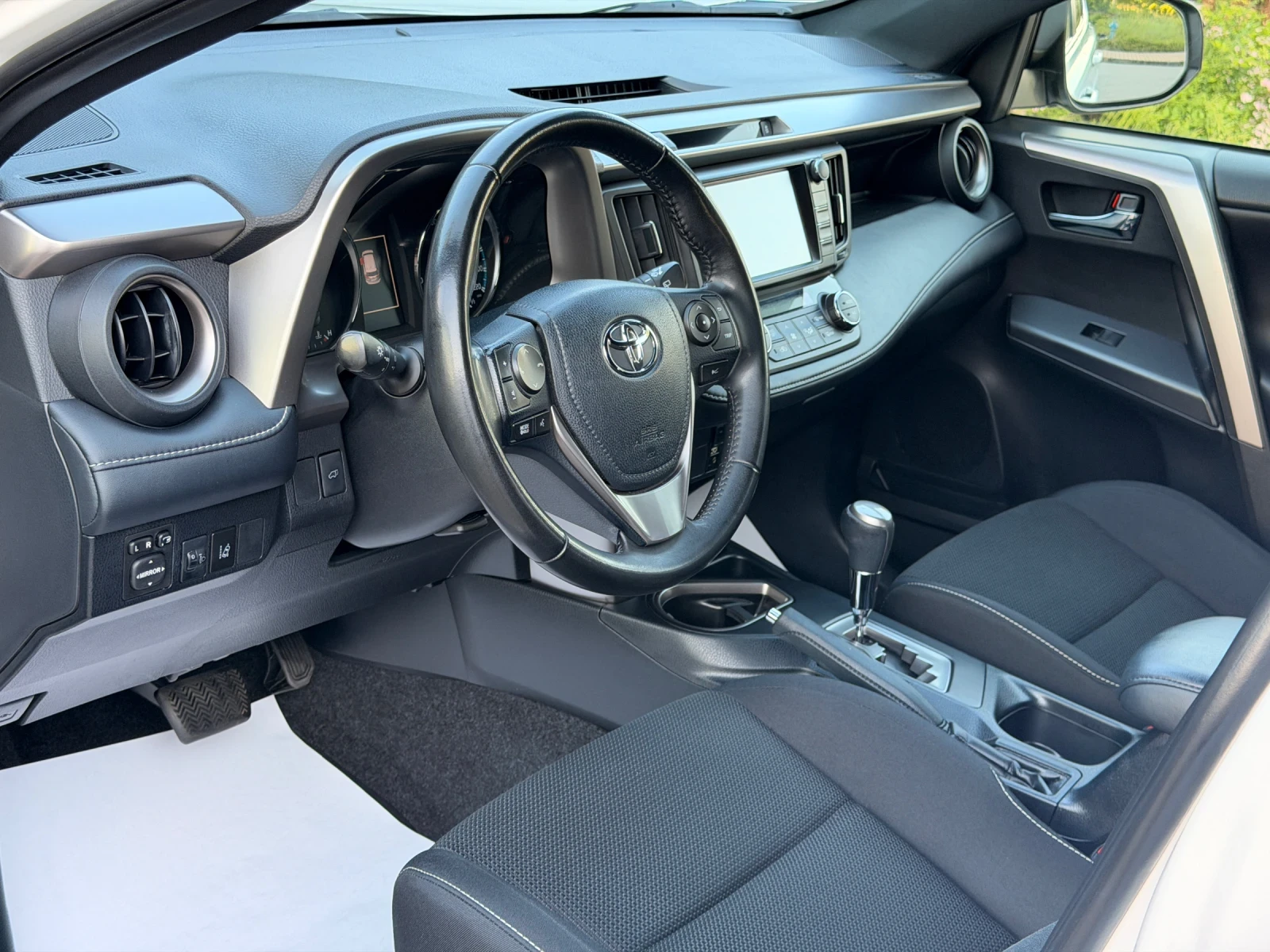 Toyota Rav4 FACE-2.5HYBRID-KEYLESS-КАМЕРА-УНИКАЛНА-2018Г, снимка 10 - Автомобили и джипове - 54703510