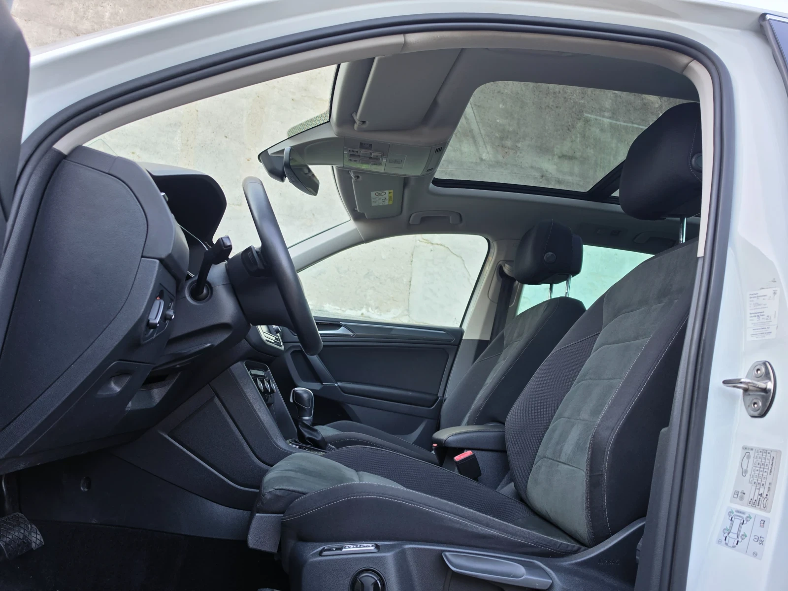 VW Tiguan 2.0TDI 4Motion HIGHLINE VIRTUAL PANORAMA ACC HUD, снимка 6 - Автомобили и джипове - 56091237